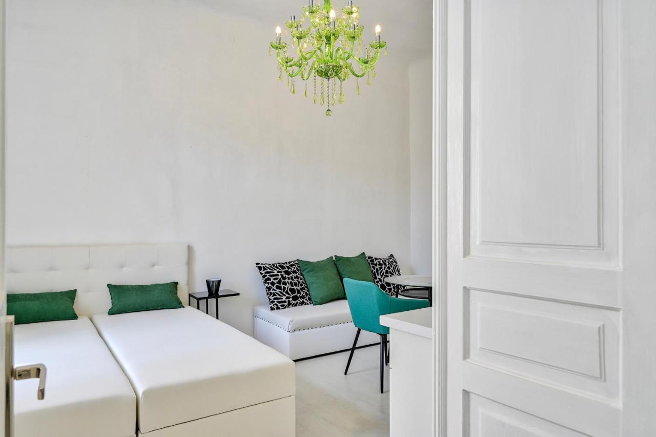 PUY Collins Emerald Center מראה חיצוני תמונה