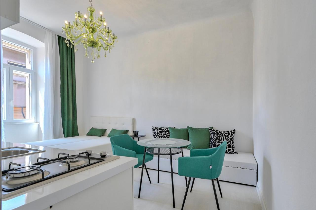 PUY Collins Emerald Center מראה חיצוני תמונה