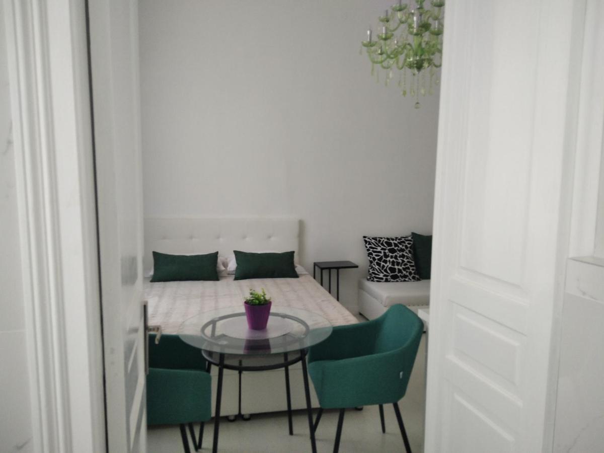 PUY Collins Emerald Center מראה חיצוני תמונה