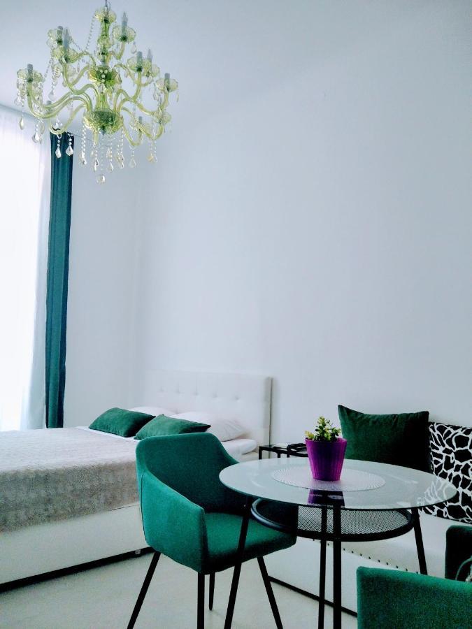 PUY Collins Emerald Center מראה חיצוני תמונה